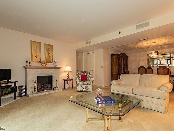 3rd image of 160 Fox Hollow Dr APT 205