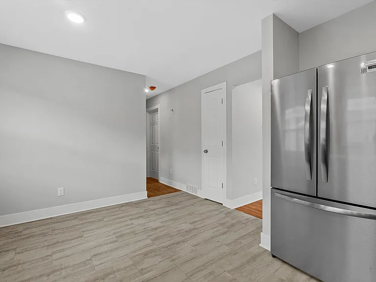 7029 W Hampton Ave — Photo 7