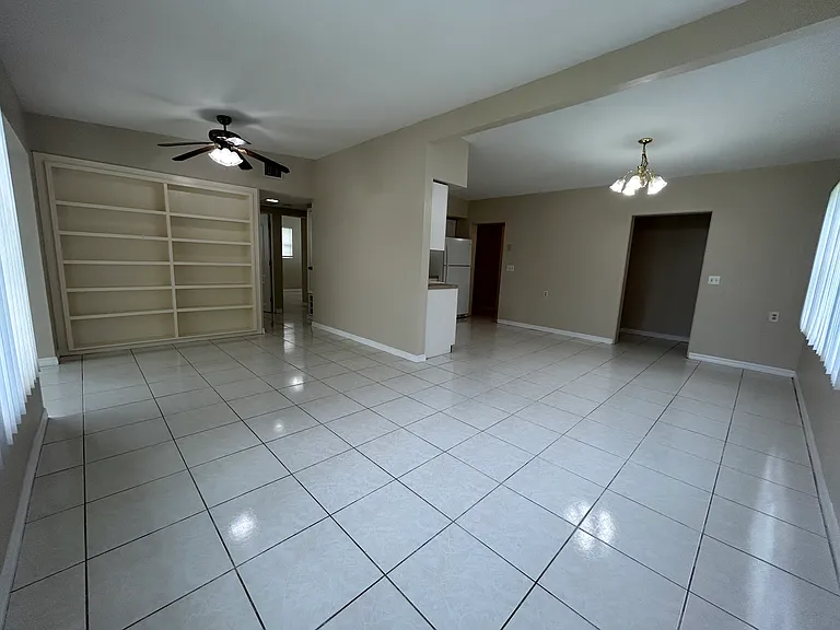 2401 Janet St — Photo 4