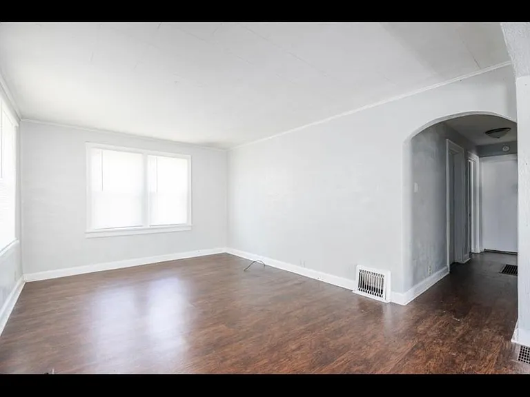 2108 N Ball Ave — Photo 5