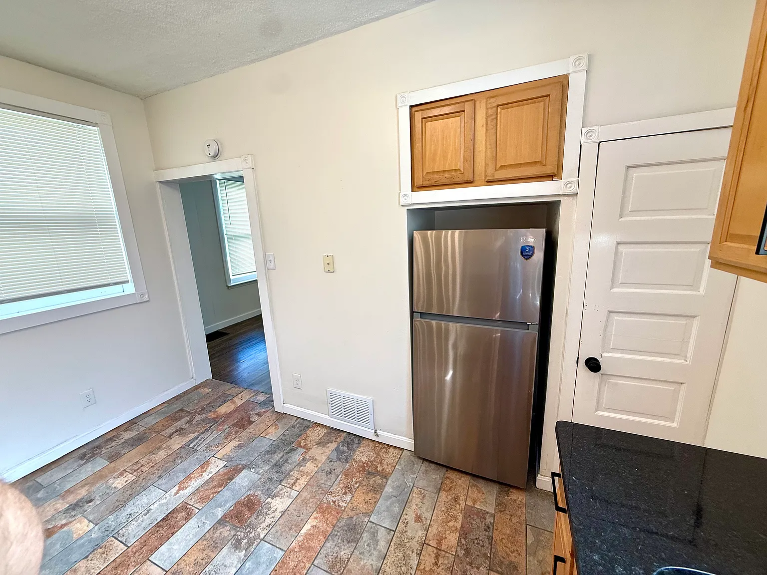 3 bed, 1200 sqft, $1,845 — Photo 3