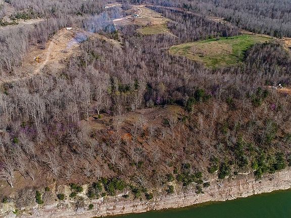 2nd image of Woods Cliff Ln