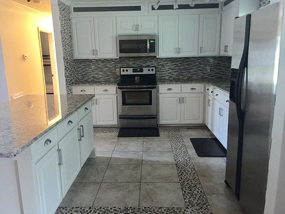 4th image of 1024 Northbrook Dr
