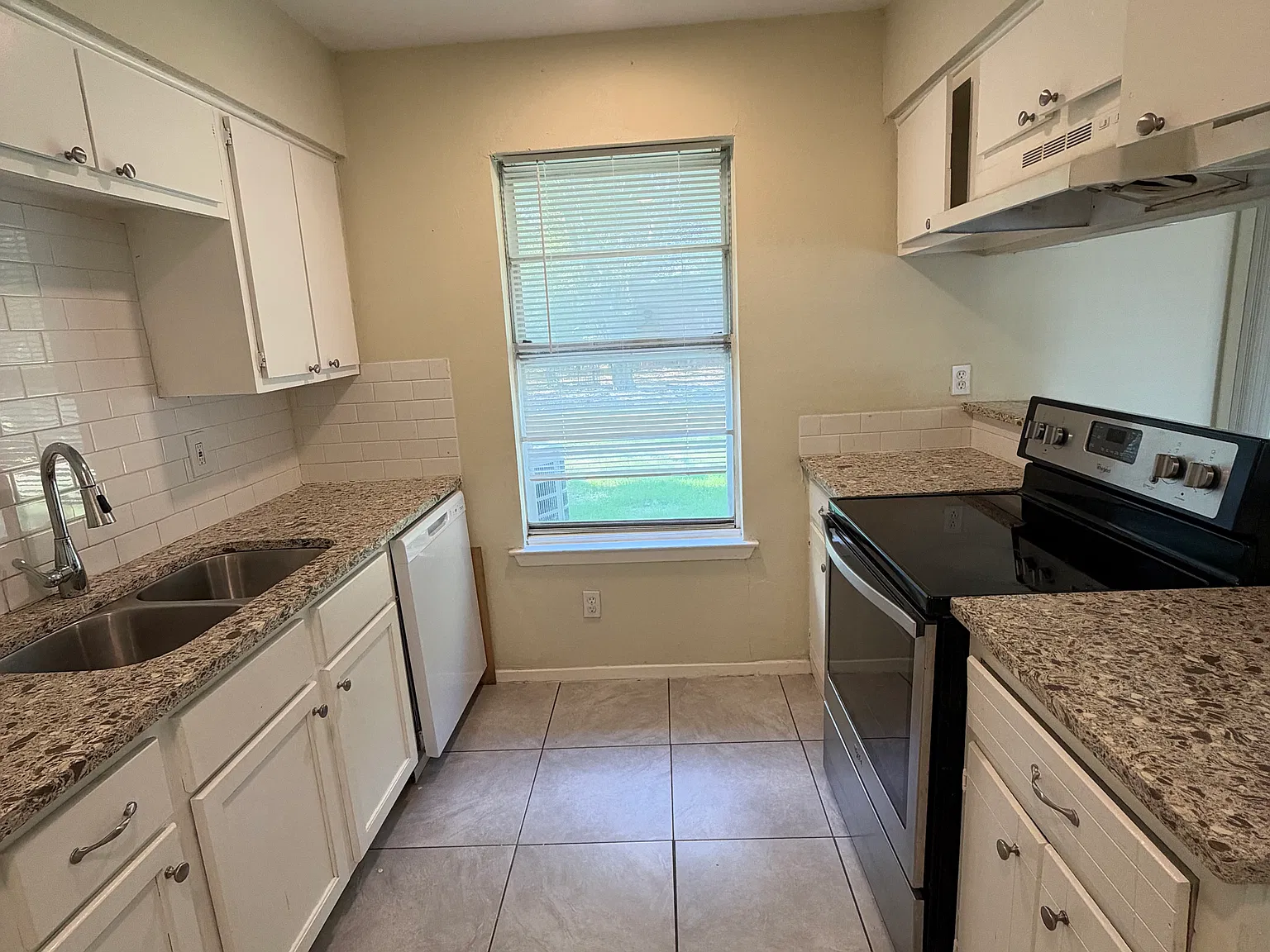 4 bed, 1288 sqft, $1,850 — Photo 2