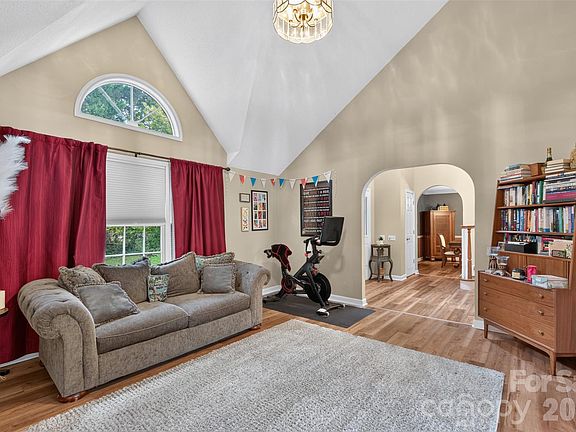 5th image of 69 Sunwest Dr