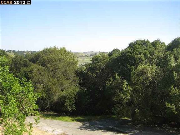 5th image of 339 Bear Oaks Ln
