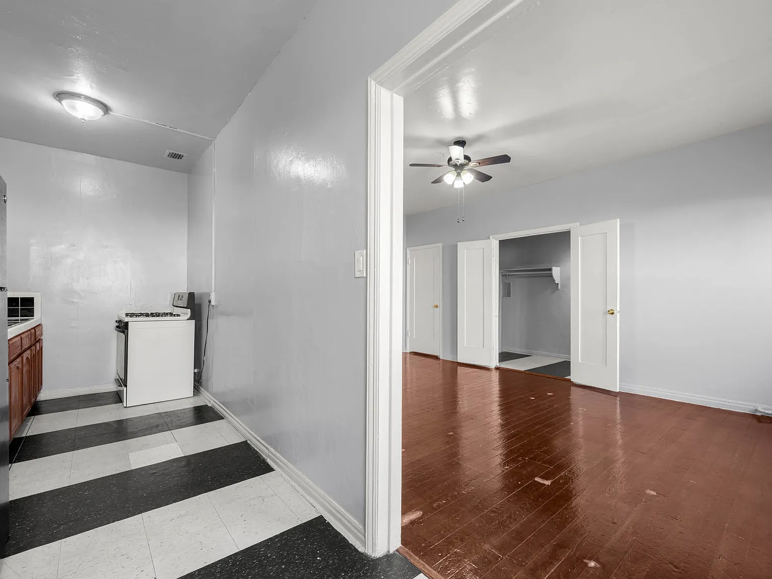 1516 N Hobart Blvd — Photo 3