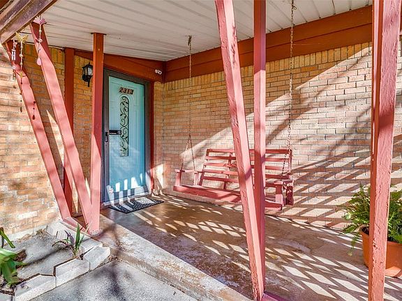 3rd image of 2313 Cloverdale St