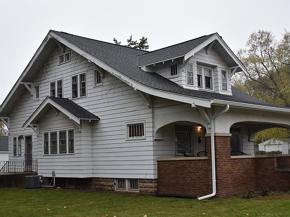 3rd image of 703 River Ln