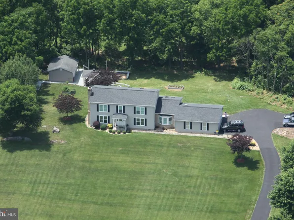 39 Iris Dr, Martinsburg, WV 25404