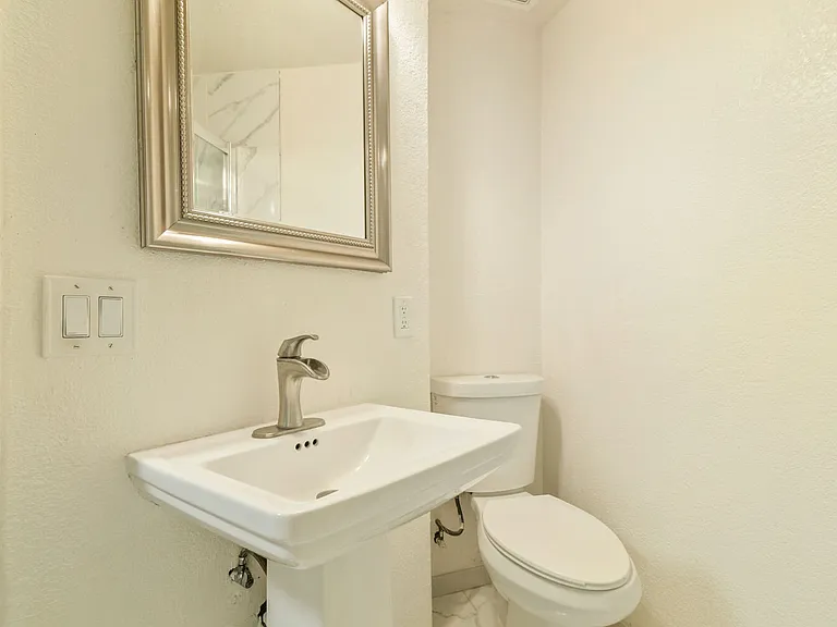 7079 S Curtice St #BASEMENT — Photo 10