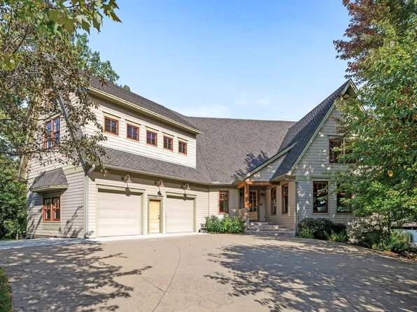 1001 Barbary Cir, Waconia, MN 55387