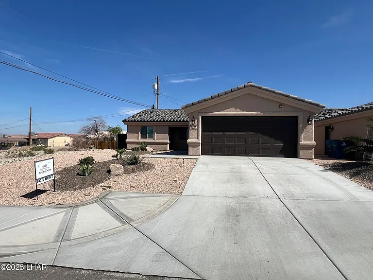 2425 Cloverlawn Dr #101 — Photo 2