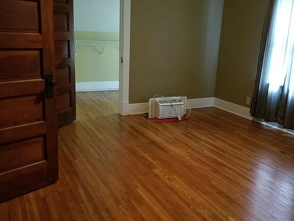 3rd image of 2435 Garfield St