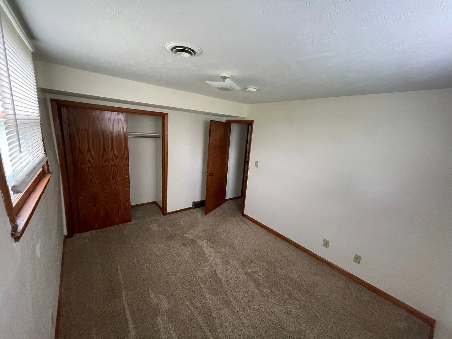 2 Bedroom 1 Bathroom — Photo 4
