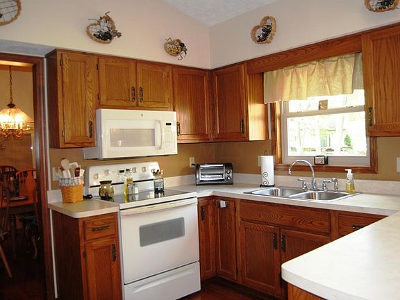 5th image of 8940 Easton Dr NW