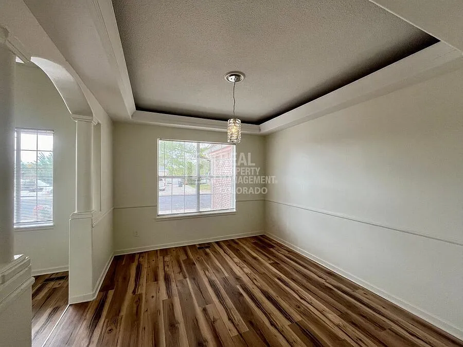 Beautifully Updated Home Located in the Heart of Aurora - Move In Date Flexible — Photo 4