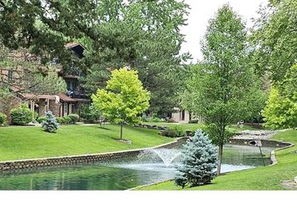 8111 Waterbury Ct APT 309, Woodridge, IL 60517