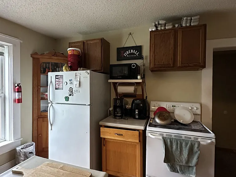 640 Niagara St — Photo 5