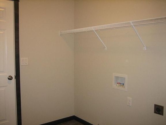 Washer/Dryer Hook-ups