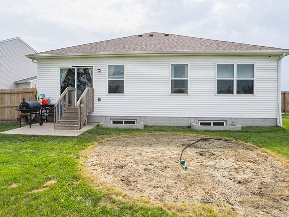 2nd image of 809 Dee St SE