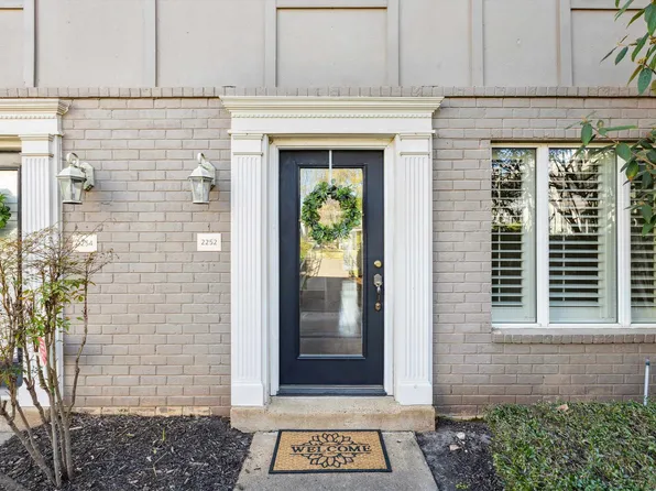 2252 W Germantown Sq, Germantown, TN 38138