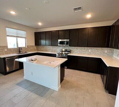 5th image of 16964 W BUTLER Avenue