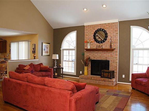 2nd image of 5020 Wesselman Woods Dr