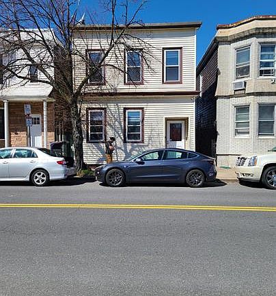 3rd image of 608 Saratoga St