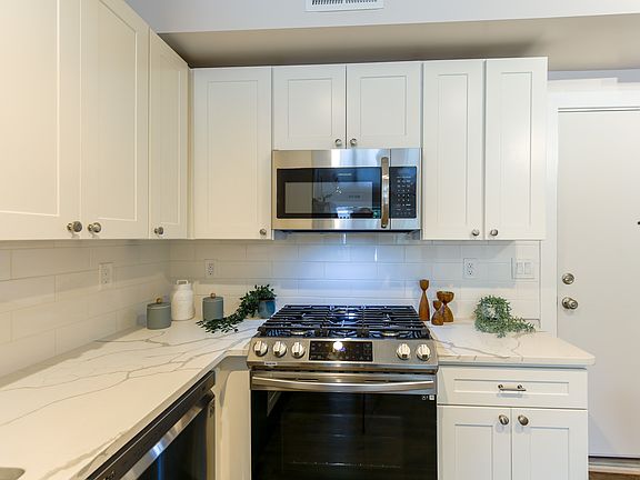 5th image of 1928 Naylor Rd SE #503