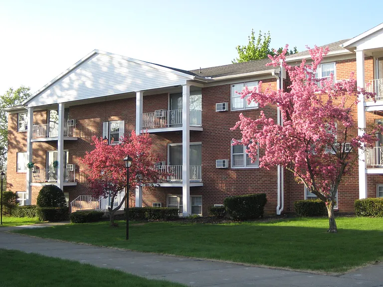 Park Hill Lane Apartments — Photo 27