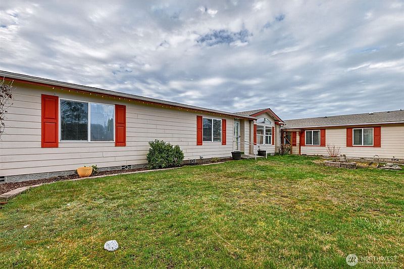 3rd image of 402 Parrish Road