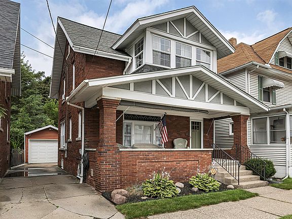 2nd image of 2616 Plum St