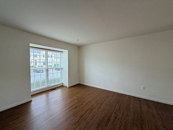 2nd image of 125 Hidden Hill Cir