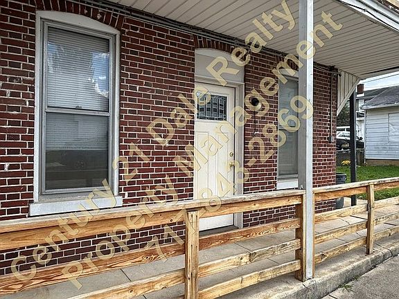 3rd image of 1134 W Poplar St #1F