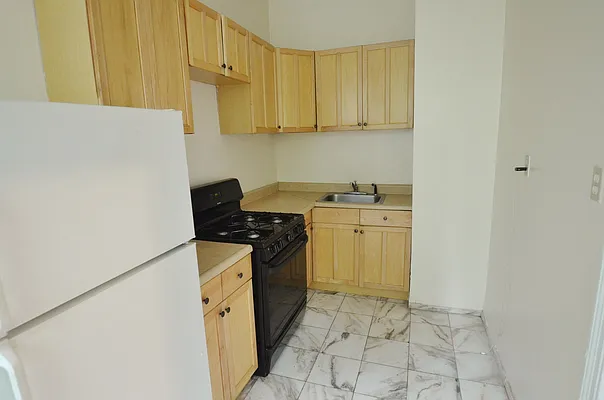 Rented by CITY SKYLINE REALTY INC | media 14