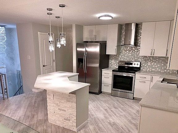 2nd image of 5942 Pinecrest Dr