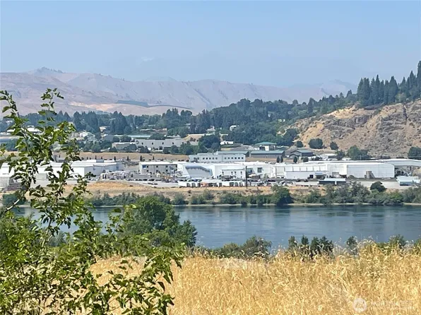 315 NW Deep River Crt, East Wenatchee, WA 98802