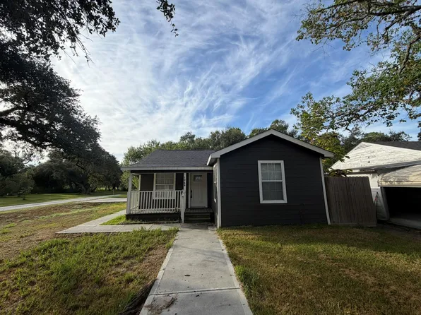 104 Mesquite St, Louise, TX 77455