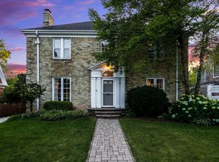 5547 N Santa Monica Blvd, Whitefish Bay, WI 53217