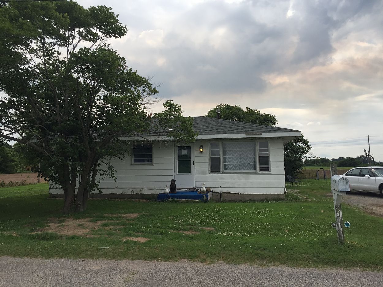 1304 Oak St, Charleston, MO 63834 Zillow