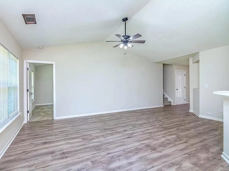 784 Waterbrook Ln — Photo 17
