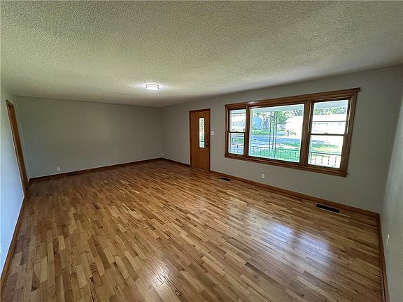4th image of 533 Utah St
