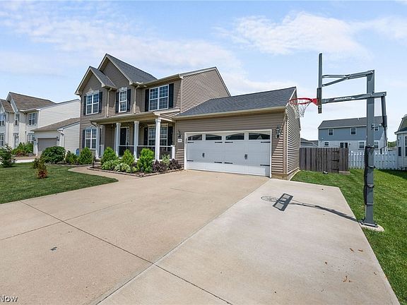3rd image of 3930 Martins Run Dr