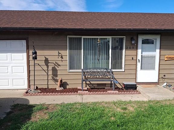 3rd image of 209 Palmer Dr
