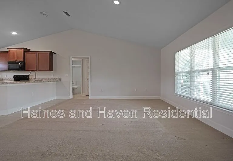 1217 Forest Hills Dr — Photo 9