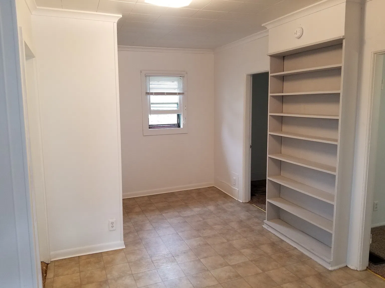 1 bed, 400 sqft, $1,050 — Photo 2