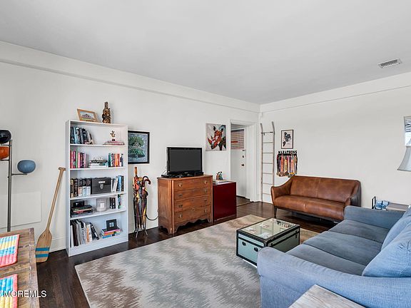 5th image of 1700 Webb Street #4D
