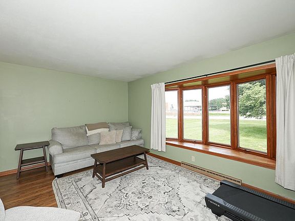 3rd image of 1408 S Emmertsen ROAD