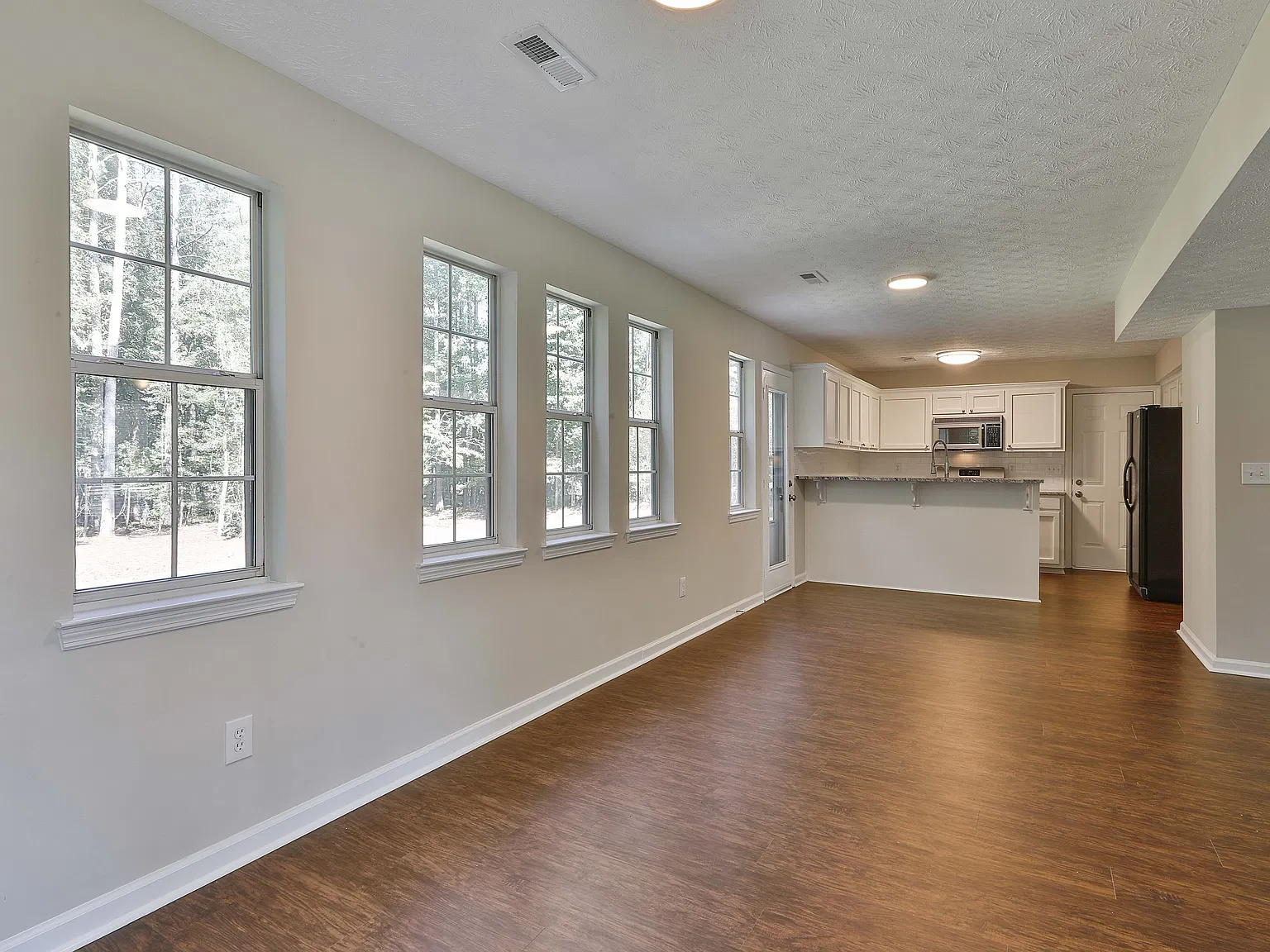3 bed, 2.5 bath, 1878 sqft, $2,650 — Photo 2